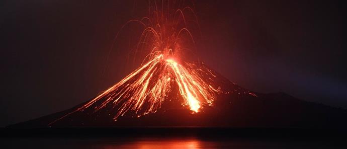 Ινδονησία : Κόκκινος συναγερμός λόγω ηφαιστειακής τέφρας – Αλλάζουν όλες οι πτήσεις