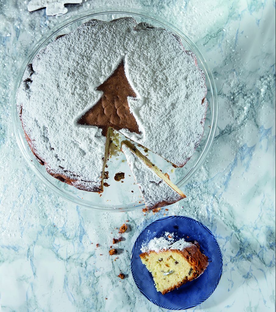 Βασιλόπιτα με γιαούρτι, μαστίχα και φιστίκια Αιγίνης