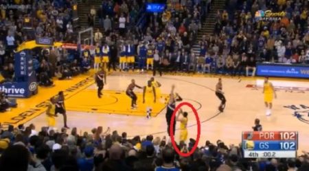 Το είδαμε κι αυτό: Ο Κάρι σκόραρε από τη επαναφορά μπάλας