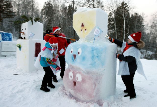 Υγεία, ειρήνη, δουλειά και σπίτια ζητούν οι Ρώσοι για πρωτοχρονιάτικο δώρο