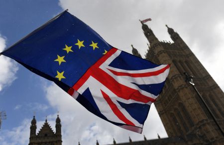 Γιούνκερ : Η ΕΕ δεν θα εμποδίσει το Brexit