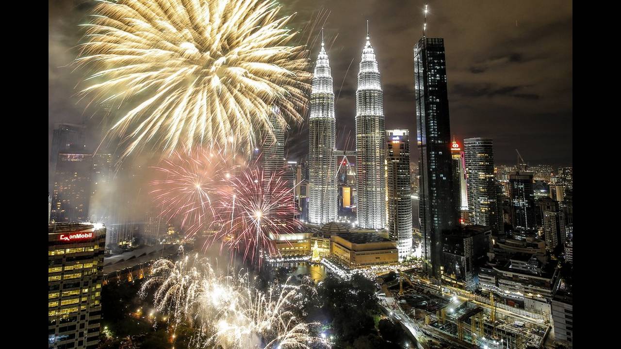 Πρωτοχρονιά στον κόσμο – Ο πλανήτης υποδέχεται το 2018