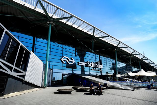 Συνελήφθη ο ύποπτος που απείλησε με βόμβα στο αεροδρόμιο Σίπχολ