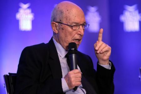 Simitis blasts government, says European unification will expand