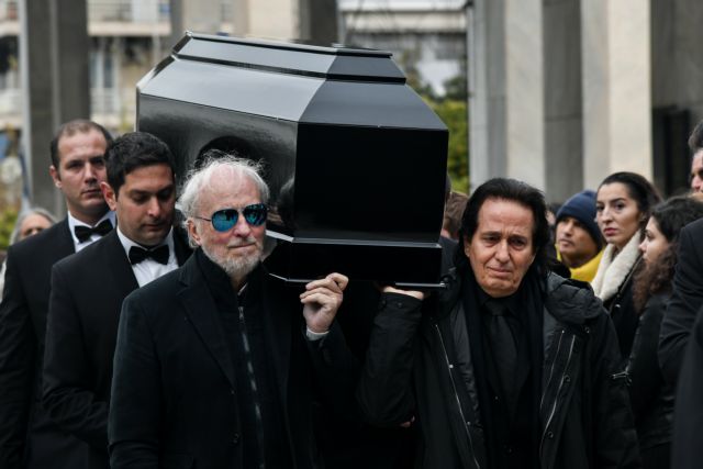 Τελευταίο αντίο στη Μαριάννα Τόλη σε κλίμα θλίψης και βαθιάς συγκίνησης [εικόνες]