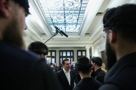 Hμερομηνία για εκλογές τον Οκτώβριο ψάχνει ο Τσίπρας – Τι είπε για Σημίτη