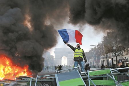 Τα Κίτρινα Γιλέκα και ο σκληρός Δεκέμβρης του Μακρόν