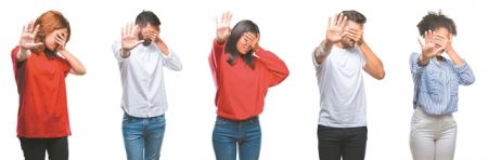 Μη με κοιτάς! Ντρέπομαι!