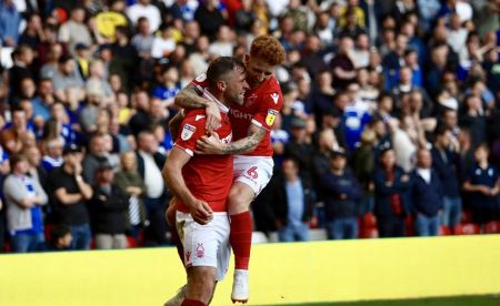 Εντυπωσιακή Νότιγχαμ «σάρωσε» την Λιντς