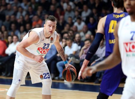 «Συνεχίζει στην Αρμάνι Μιλάνο ο Όμιτς»