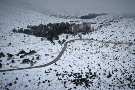Πολικό ψύχος και χιόνια σε όλη τη χώρα από τη «Σοφία»