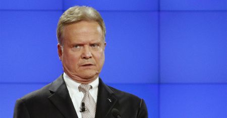 ΗΠΑ : Επαφές με Τζιμ Γουέμπ για τη θέση του υπουργού Αμυνας