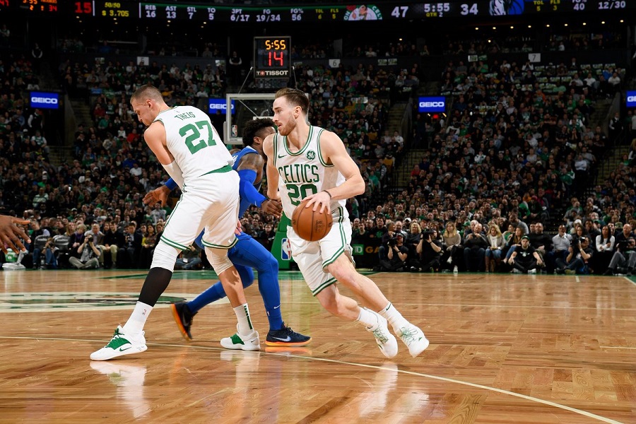 «Πάτησαν» τους Μάβερικς οι Σέλτικς, άνετες νίκες για Τζαζ και Τίμπεργουλβς