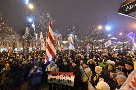 Μεγάλη διαδήλωση κατά του Όρμπαν στη Βουδαπέστη