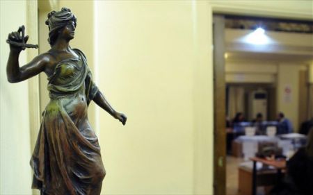 Δικηγόροι: ο ψόγος και οι δημόσιες υποδείξεις προς τη Δικαιοσύνη συνιστούν σαφή, αξιόμεμπτη παρέμβαση