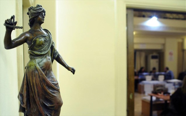 Δικηγόροι: ο ψόγος και οι δημόσιες υποδείξεις προς τη Δικαιοσύνη συνιστούν σαφή, αξιόμεμπτη παρέμβαση