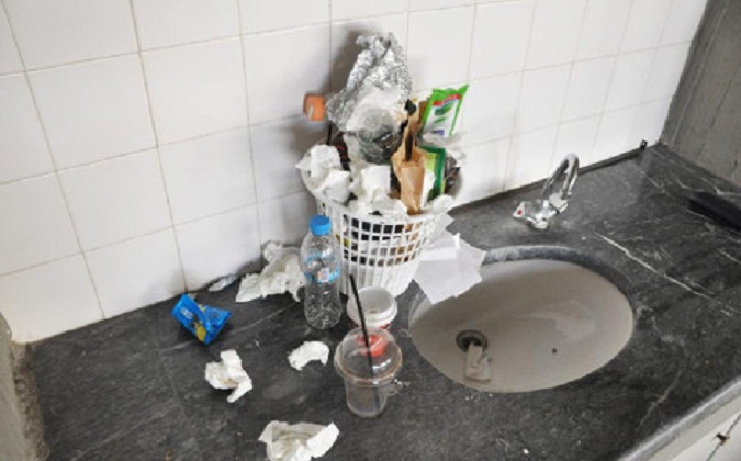 Χωρίς συνεργεία καθαρισμού και τα αστυνομικά τμήματα