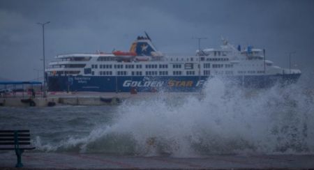 «Σοφία»:  Προβλήματα στις ακτοπλοϊκές συγκοινωνίες από τους ισχυρούς ανέμους