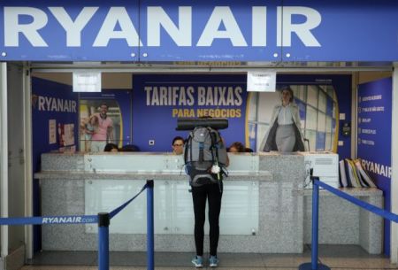 «Συγνώμη» από τη Ryanair στους επιβάτες για την ταλαιπωρία