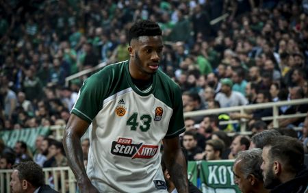 Πρόβλημα στο ισχίο ο Θανάσης