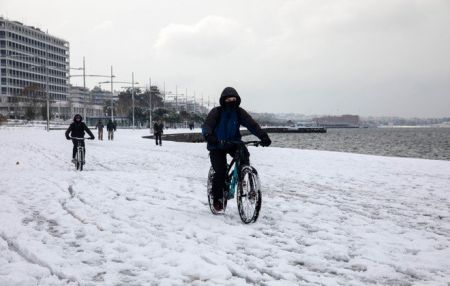 Η κακοκαιρία «έκοψε» το ρεύμα στη Θεσσαλονίκη