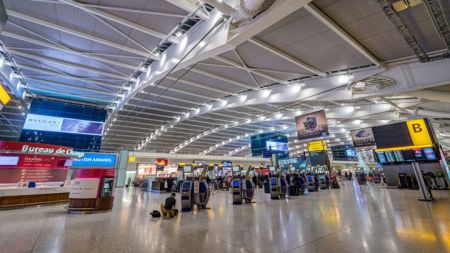 Κλειστό μέρος του αεροδρομιίου Χίθροου μετά από αναφορές για ύποπτο πακέτο