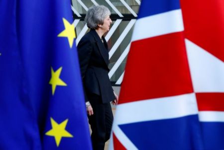 Μέι: Εξετάζει νέα αναβολή της ψηφοφορίας για το Brexit