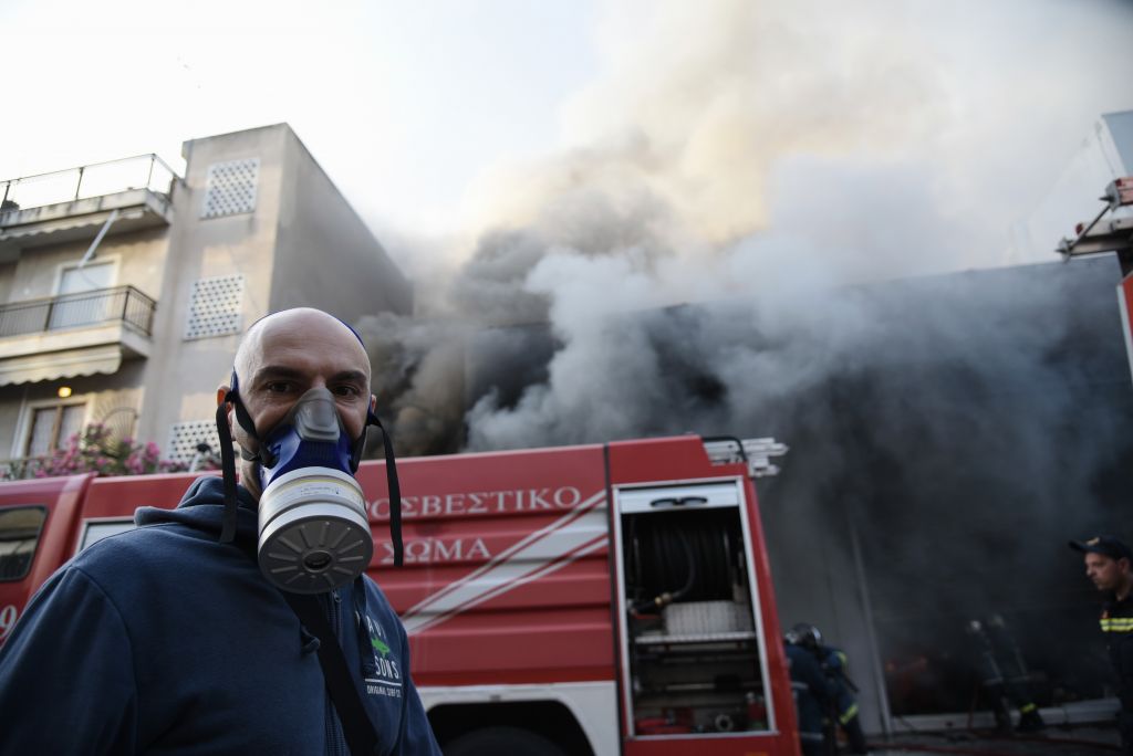 Καλλιθέα: Στο νοσοκομείο 5χρονα δίδυμα μετά από φωτιά σε διαμέρισμα