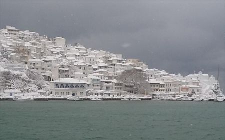 Επανήλθε το ρεύμα στη Σκόπελο, κλειστά σήμερα τα σχολεία