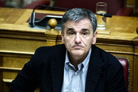 FT: Greece’s super primary surplus policy hinders growth