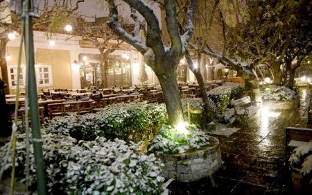 Λευκή… νύχτα και στο κέντρο της Αθήνας, προβλήματα στους δρόμους, κλειστά σχολεία