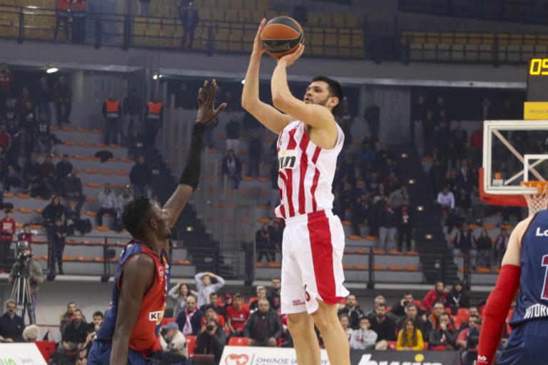 Tο buzzer beater του Παπανικολάου που έστειλε το ματς στην παράταση