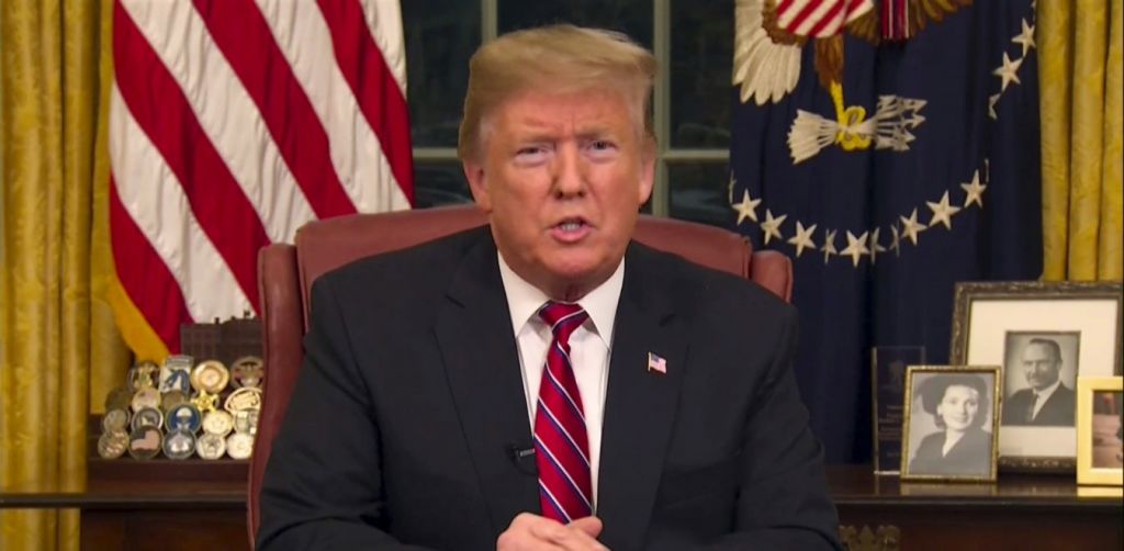 Ο Τραμπ πιέζει τους δημοκρατικούς για το τείχος στα σύνορα με το Μεξικό