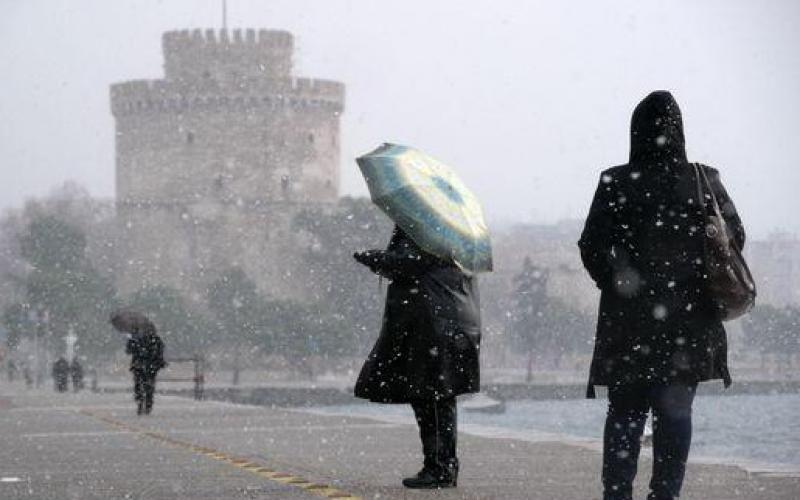 Έκλεισαν τα σχολεία στη Θεσσαλονίκη – Μεγάλα προβλήματα από την χιονόπτωση
