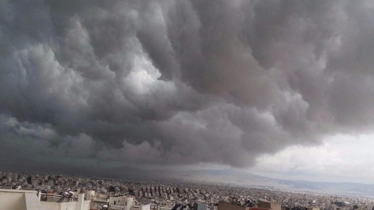 Κακακαιρία: Βροχές και καταιγίδες σε δυτικά και Αιγαίο, χιόνια στα ηπειρωτικά ορεινά