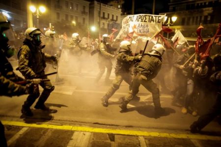 Επεισόδια στην πορεία κατά της Μέρκελ στην Αθήνα