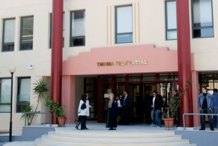 Συναγερμός για την ύποπτη σκόνη : Κλιμάκιο ειδικών έφτασε στη Μυτιλήνη