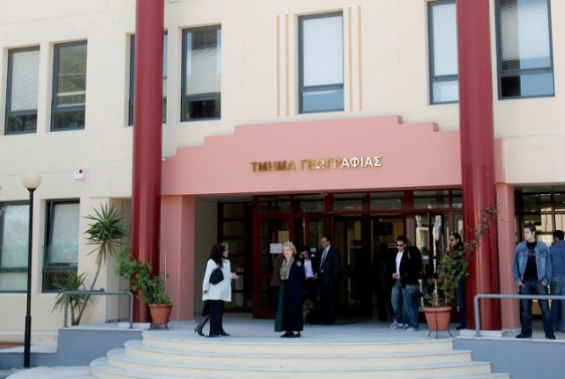 Συναγερμός για την ύποπτη σκόνη : Κλιμάκιο ειδικών έφτασε στη Μυτιλήνη