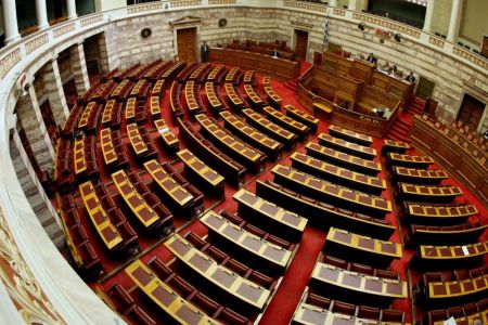 Διαφωνία ΣΥΡΙΖΑ-ΝΔ για το άρθρο 110 και την δέσμευση της επόμενης Βουλής