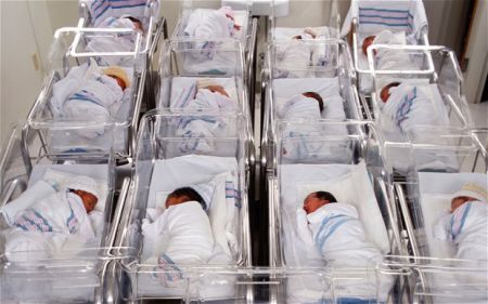 Γεννήθηκαν 10.000 παιδιά Αλβανών το 2017 στην Ιταλία