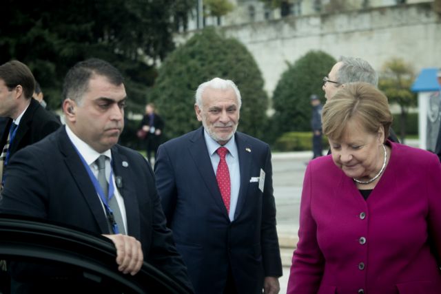 Primary surplus first, tax cuts second Merkel tells Greek businesses