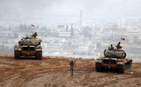 Τουρκία: Στρατιωτικές ενισχύσεις στα σύνορα με Συρία