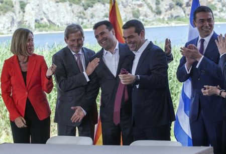 Συγχαρητήρια ΕΕ  – ΝΑΤΟ για τη συνταγματική αναθεώρηση στην ΠΓΔΜ