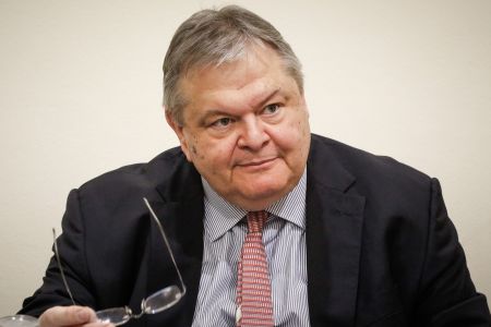 Βενιζέλος: Ο Τσίπρας έχει «απαγάγει» βουλευτές των ΑΝΕΛ