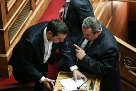 Εκβιασμοί, παζάρια και κωλοτούμπες