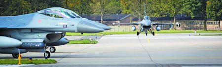 Οι επιστολές και τα μέιλ που «καρφώνουν» τις υπόγειες συναλλαγές για τα αντισταθμιστικά