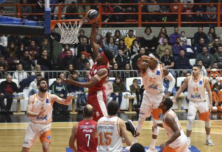 Δύσκολη νίκη του Ολυμπιακού επί του Προμηθέα