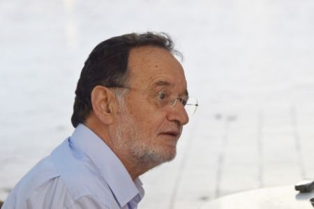 Λαφαζάνης : Οι Έλληνες έχουν σιχαθεί τα καραγκιοζιλίκια τους