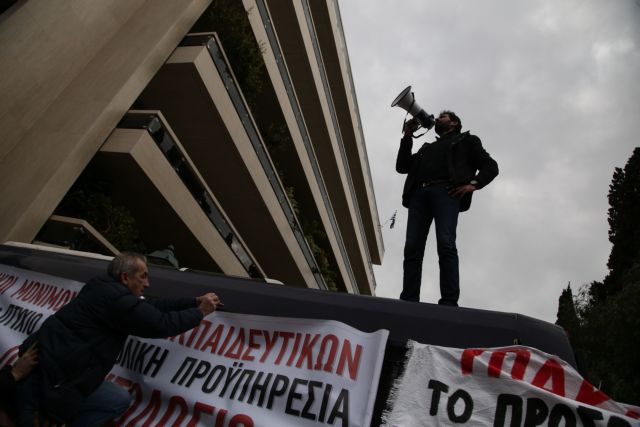 Συνεχίζουν τις κινητοποιήσεις οι εκπαιδευτικοί – Κλειστά σχολεία τη Δευτέρα