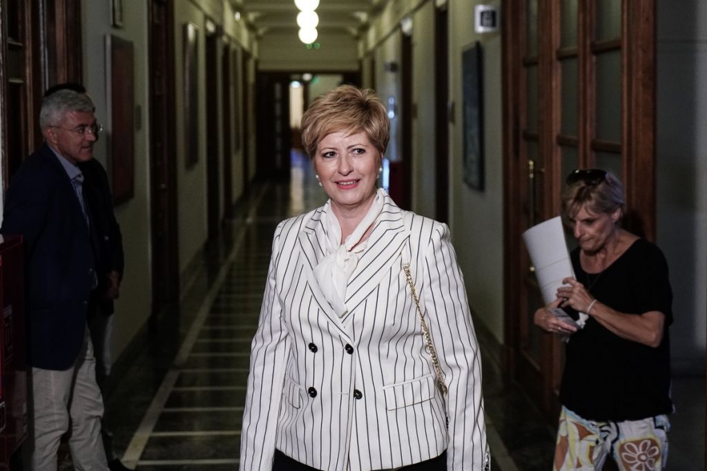 Παραιτήθηκε και η υφυπουργός Άμυνας Κόλλια – Τσαρουχά